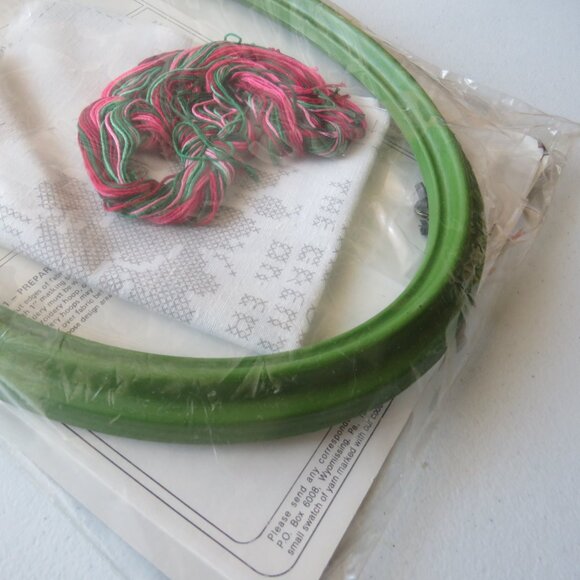 To Love Oval Sampler LeeWards Cross Stitch Kit With Frame #14-63090 - Picture 8 of 10